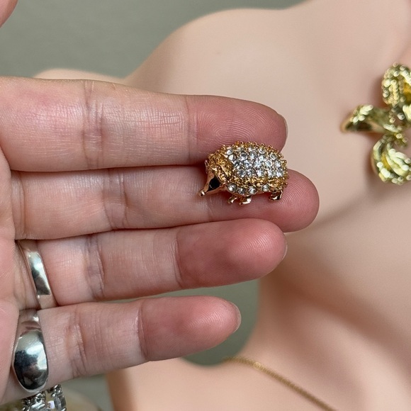 ⚜️ ❤️🔥 Cute Gold Hedgehog Brooch 🦔💎 - Picture 3 of 7